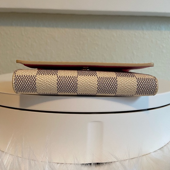 LV Ltd. Ed. Vivienne 2021 Holiday Victorine Wallet - Picture 10 of 16